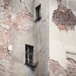 gray concrete building